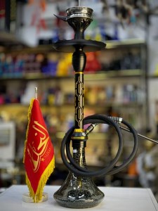 ست قلیان مینی لاین کینگ بدنه مشکی طلایی تمام سوپاپ شیره گیر دار شیشه شب تاب دودی کد LA178