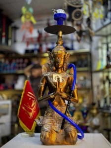 ست قلیان فانتزی بدنه پلی استر طرح نیایش رنگ نسکافه ای دارای شلنگ و سری سیلیکونی ست قلیان فانتزی بدنه پلی استر طرح نیایش رنگ نسکافه ای کد PO102