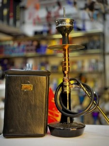 ست قلیان مینی تویین بدنه شمش رزگلد طلایی شیشه مشکی براق همراه با کیف دارای شلنگ و سری سیلیکونی ست قلیان مینی تویین بدنه شمش رزگلد طلایی شیشه مشکی براق همراه با کیف کد TW108